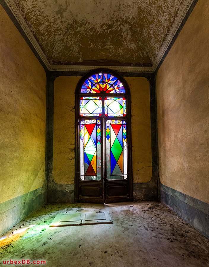 Image of stained glass doors in Castello Beinette