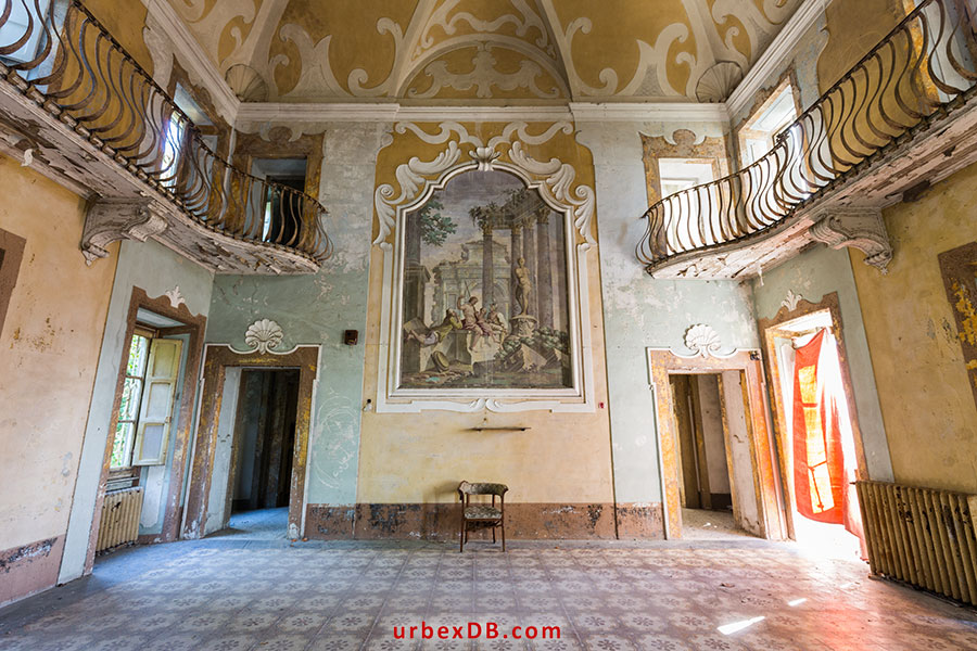 Image of orante wall and ceiling in Villa Sbertolli