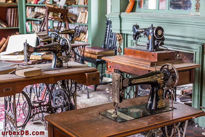 Sewing machines in Chateau Secret