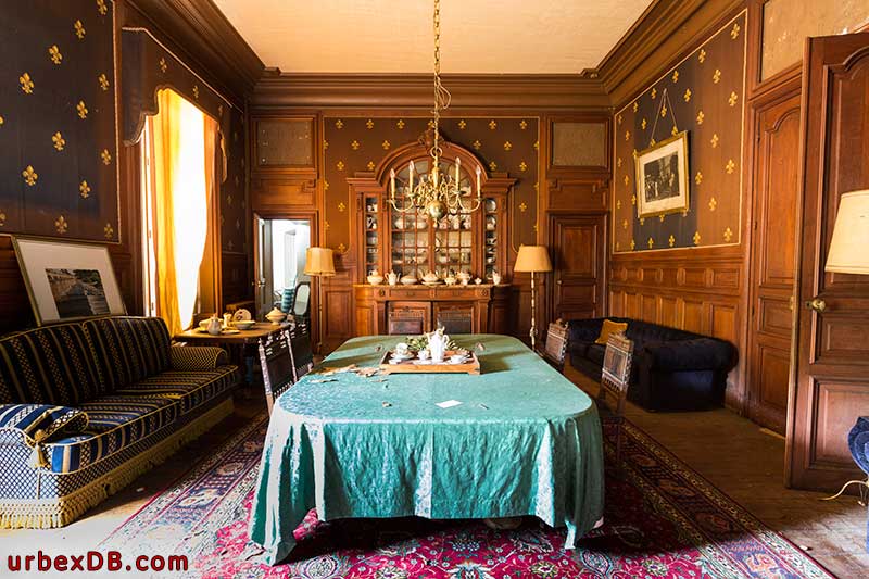 Dining room in Chateau Secret